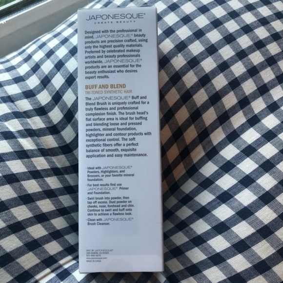 JAPONESQUE Buff & Blend Makeup Brush New in Box - Picture 2 of 2